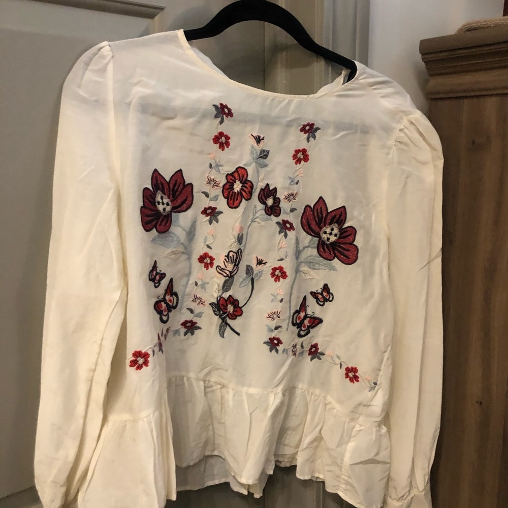 Puffed sleeved blouse